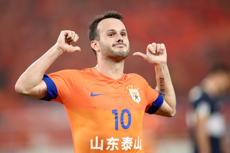 瓦神!瓦科24场3次戴帽、1次大四喜,22球0点球领跑中超射手榜!