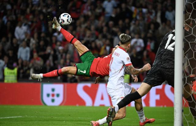 1731713925927016506.png 开云体育官网-C罗梅开二度 5比1狂胜波兰 葡萄牙小组第一出线!