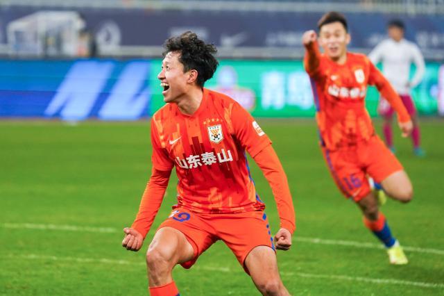 kaiyun体育官网-【足协杯】宋龙莫伊塞斯建功 十人泰山2比0申花晋级