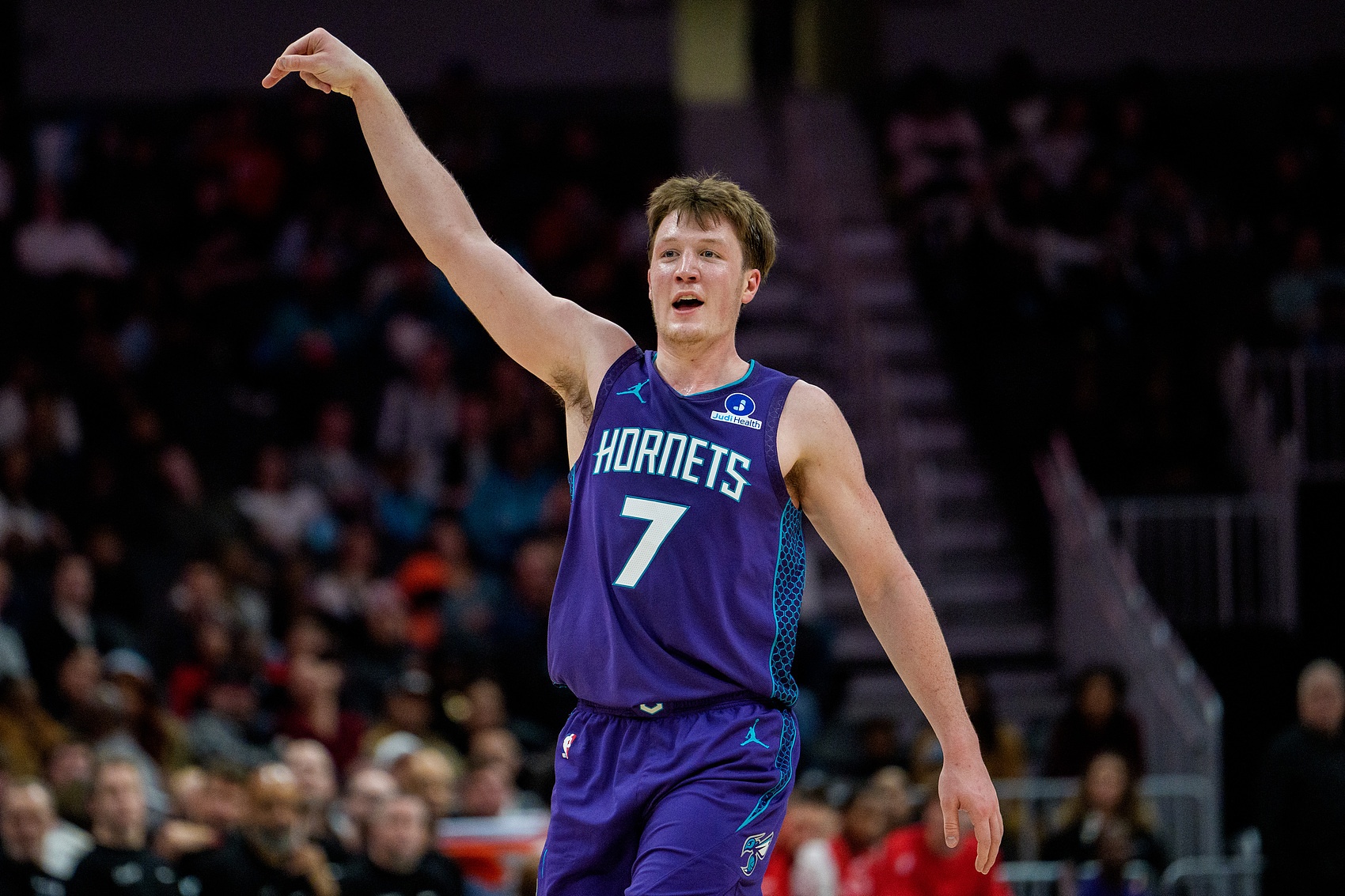 卡莱尔：克尼佩尔表现稳定 他是我见过的最稳定的新秀之一