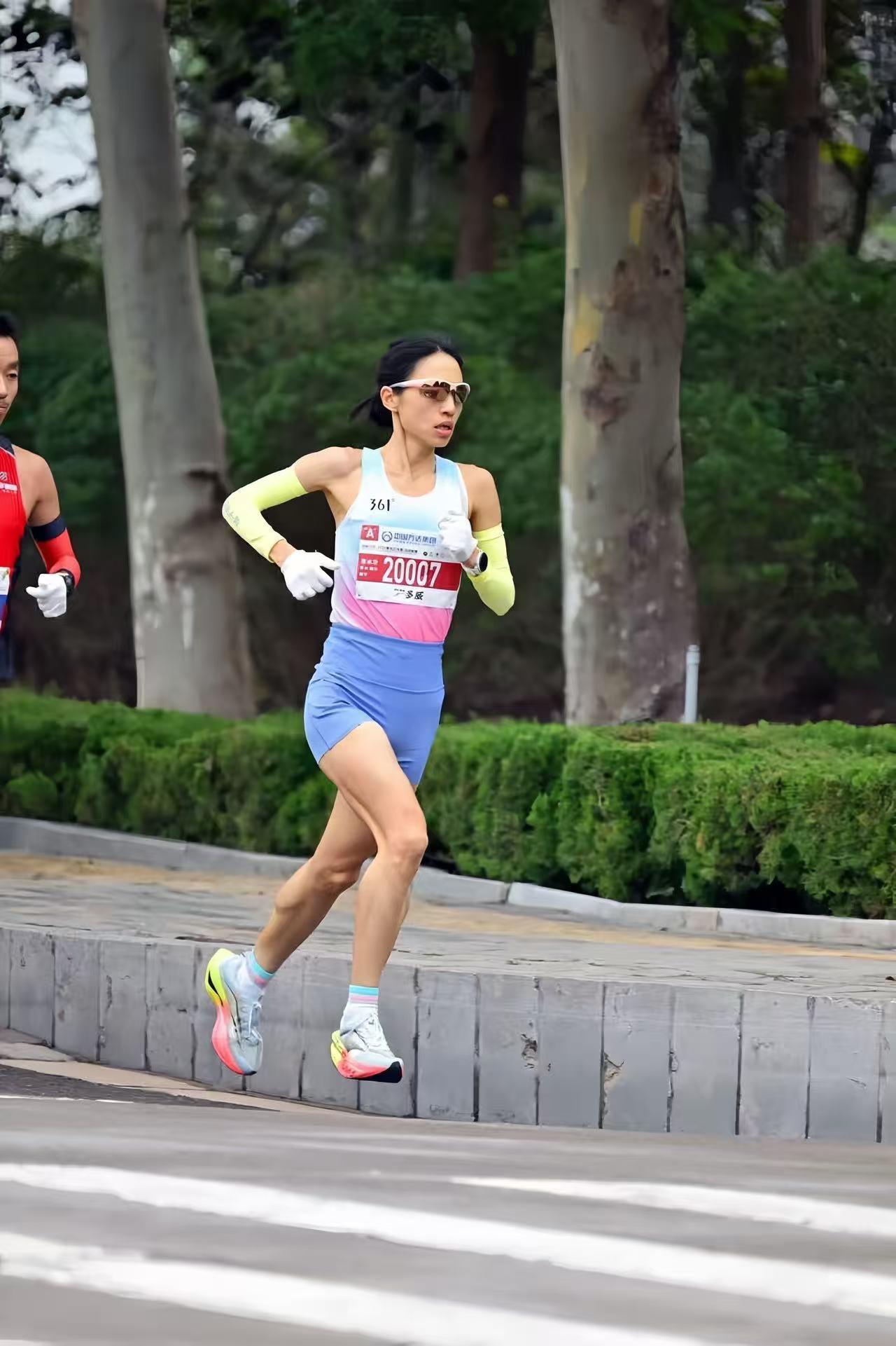 张水华辞职后行程引关注！朋友称其未参加厦马，或现身重庆