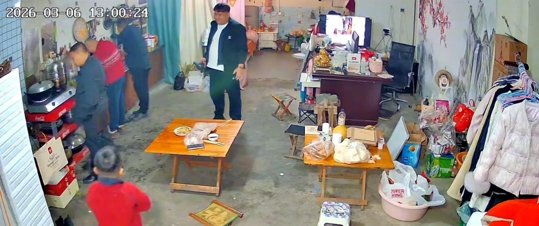 kaiyun体育官网-没出正月就理发，舅舅暴怒狠踹6岁外甥，妈妈给舅舅赔罪发红包！