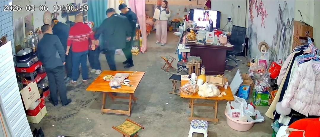 kaiyun体育官网-没出正月就理发，舅舅暴怒狠踹6岁外甥，妈妈给舅舅赔罪发红包！